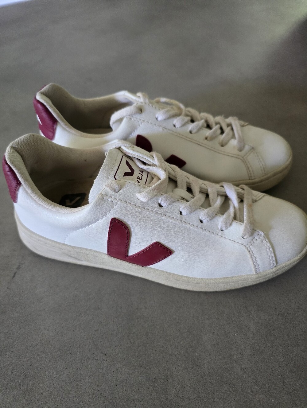 Veja Campo White Leather Sneakers with Black V Accent size 38 7.5